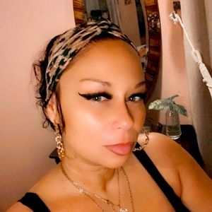 Meet your Posher, Elena